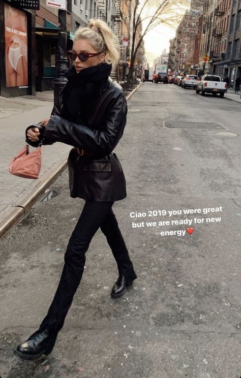 Elsa Hosk Street Style: Fall Edition – Glamour & Guide Riding Boots Outfit 2022, Elsa Hosk Street Style, Steal Her Look, Elsa Style, Elsa Hosk Style, Nyc Fits, Street Style Fall, Model Street Style, Elsa Hosk