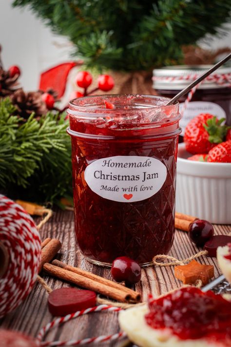 An easy, festive Christmas jam recipe that's perfect for holiday meals or gift giving featuring cranberries, strawberries, warm spices, and a touch of vanilla. Christmas Jam Recipes, Project Website, Christmas Jam, Cranberry Jam, Home Canning Recipes, Jam Recipes Homemade, Cranberry Fruit, Kitchen Christmas Gifts, Christmas Homescreen