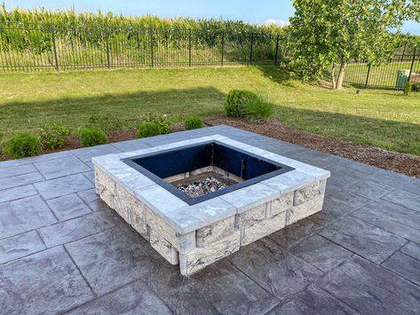 Square Brick Fire Pit, Square Stone Fire Pit, Square Paver Fire Pit, Square Outdoor Fire Pit, Square Firepits Backyard Diy, Stamped Concrete Fire Pit Area, Diy Square Fire Pit, Square Fire Pit Area, Rectangle Fire Pit Ideas