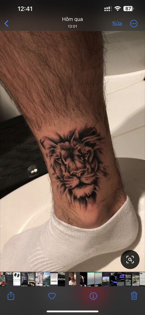 Lion Leg Tattoo, Tattoo Calf, Small Lion Tattoo, Calf Tattoo Men, Herren Hand Tattoos, Tatuagem Masculina Pequena, Mens Lion Tattoo, Lion Head Tattoos, Finger Tattoo Designs