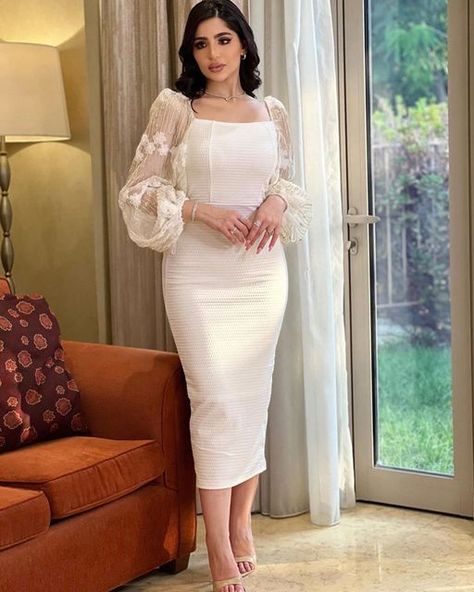 elle.fashionw on Instagram Engagement Dress White, White Engagement Dress, Dress Natal, Graduation Clothes, White Engagement Dresses, White Party Dress, Elegant White Dress, Classy Wedding Dress, Engagement Dress