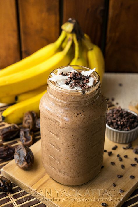 Raw Banana Cacao Recovery Smoothie- Naturally Sweetened and oh so delicious! Recovery Smoothie, Chocolate Banana Smoothie, Banana Splits, Raw Banana, Healthy Food Habits, Chocolate Smoothie, Vegan Smoothies, Banana Healthy, Smoothie Shakes