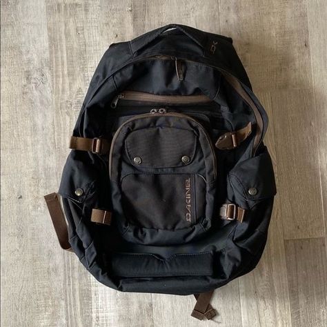 Dakine Backpack, Skateboard Outfits, Free Draw, Skateboard Backpack, Panther Tattoo, Backpack Essentials, Edc Bag, Random Aesthetic, Style Finder