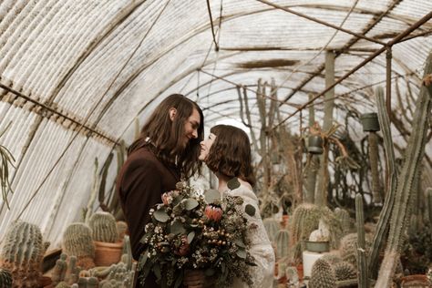 If You Love the 1970s and Desert Vibes, This Moorten Botanical Garden Wedding is For You | Junebug Weddings Botanical Garden Wedding, Desert Landscapes, Desert Botanical Garden, Minimalist Garden, Botanical Gardens Wedding, Photography Day, Desert Vibes, Bridal Magazine, Wedding Team