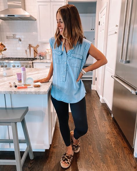 Best Mom Jeans, Leopard Slides, Casual Outfits For Moms, Summer Outfits Women Over 40, Summer Outfits For Moms, Friday Favorites, Outfits Black, Chambray Top, School Looks