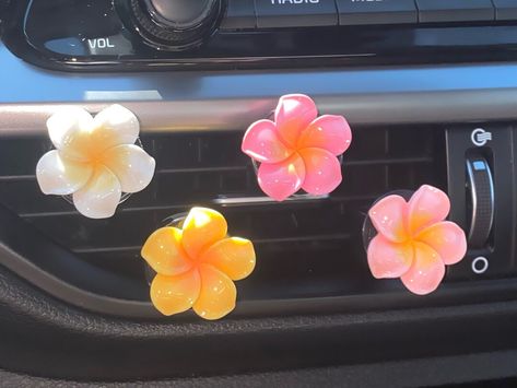 Girly Car Accessories, Car Deco, Beach Cars, Cool Car Accessories, Car Vent Clip, Girly Car, Flower Car, Car Essentials, Car Vent