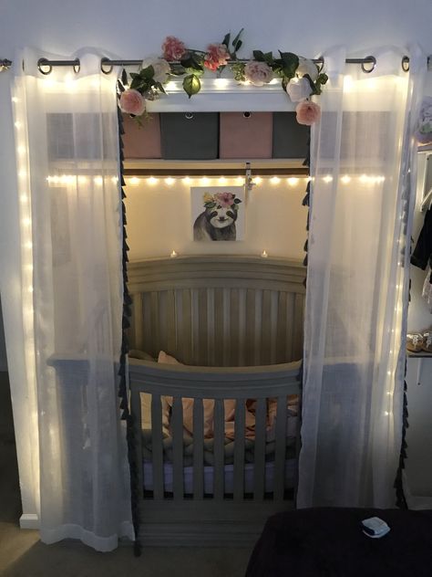 Closet Nursery Ideas, Closet Crib, Gender Neutral Crib Bedding, Closet Nursery, Tiny Nursery, Baby Room Closet, Nursery Nook, Small Space Nursery, Nursery Closet Organization