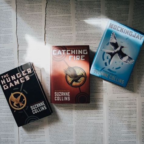 Hunger Games Book Cover, Catching Fire Book, Mockingjay Book, The Hunger Games Books, Perang Dunia Ii, The Hunger Games Catching Fire, The Hunger Games Book, Hunger Games Books, Markus Zusak