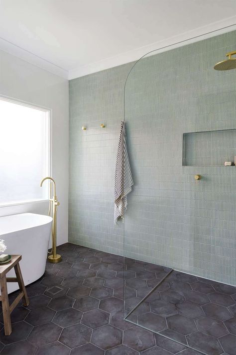 Mint Green Bathrooms, Mint Bathroom, Colorful Bathroom Tile, Green Tile Bathroom, Mint Green Walls, Bathroom Stand, Small Bathroom Renovations, Shower Niche, Feature Tiles