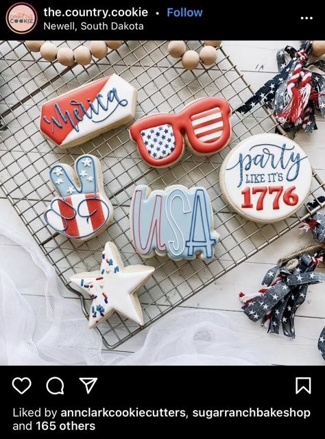 American Flag Dessert, Patriotic Sugar Cookies, Peace Sign Design, Patriotic Cookies, Flooding Cookies, Royal Iced Cookies, Blue Cookies, Summer Cookies, Sugar Cookie Designs