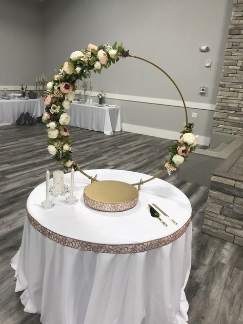 Cake stand table  decoration, gold hoop for cake table, wedding cake table decor Wedding Cake Stand Decor, Cake Stand Decoration, Stand Decoration Ideas, Wedding Cake Table Decorations, Spring Wedding Outfit, Cake Stand Decor, Wedding Cake Display, Cake Table Decorations, Moon Wedding