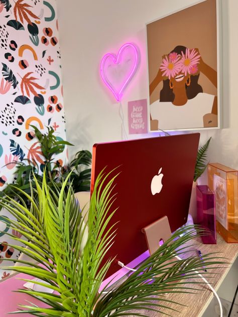 Pink iMac in funky decor home office Imac Office Ideas, Imac Office Setup, Funky Home Office, Pink Imac, Imac Office, Imac Setup, Imac Desk, Funky Office, Imac Desk Setup