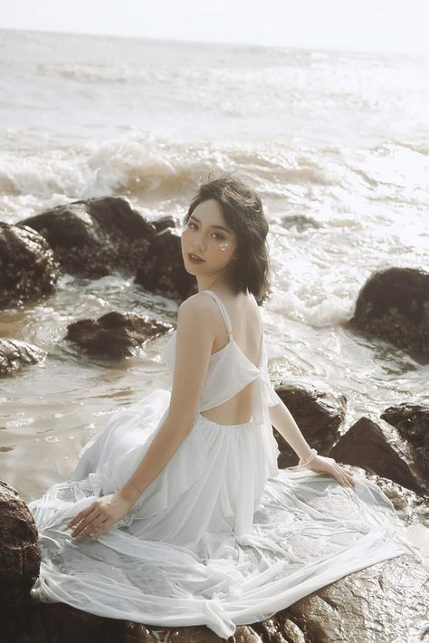 Beach Debut Photoshoot, 18th Birthday Photoshoot Ideas Beach, White Dress In Water, Beach Theme Photoshoot, Dress In Water Photoshoot, White Dress Beach Photoshoot, Sea Photoshoot Ideas, Siren Photoshoot, White Dress Beach