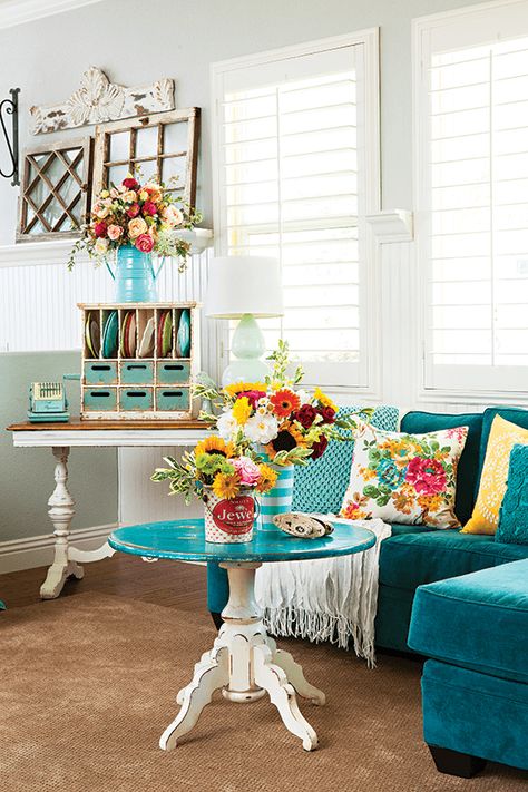 Cozy & Colorful: A Home Story. Click here to read more. #cottagesandbungalows #color #vintage #repurpose #hometour #cottagedecor Colorful Vintage Cottage, Vintage Cottage Style, Colorful Cottage, Cottages And Bungalows, Interior Vintage, Cottage Style Decor, Casa Vintage, Style Cottage, Bedroom Vintage