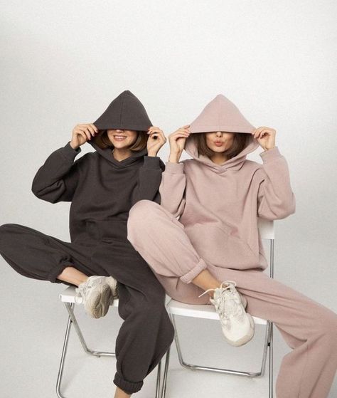 Cloth Brand Photoshoot, Sweat Set Photoshoot, Sweatsuit Photoshoot Ideas, Hoodie Photo Ideas, Hoodie Product Photography, Clothing Brand Photoshoot Ideas Studio, Hoodies Photoshoot, Clothing Brand Shoot Ideas, Hoodie Photoshoot Ideas