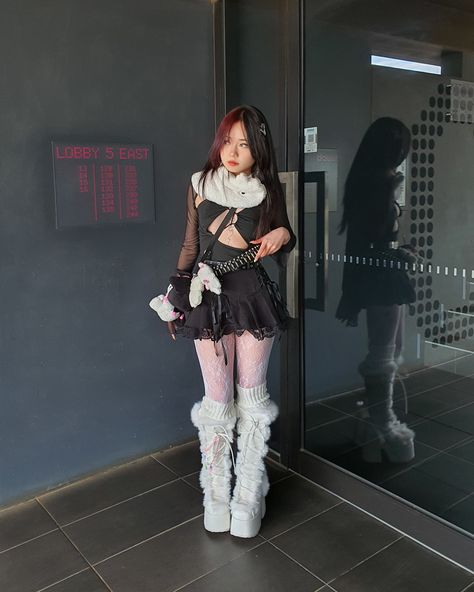 styling demonia's camel 311 !!! 🌟 Fluffy Demonia Boots Outfit, Black Demonia Boots Outfit, Demonia Bear 202 Outfit, Demonia 311 Outfit, Demonia Cubby 311 Outfit, Black Camel 311 Outfit, Demonia Camel 311 Outfit Black, White Demonia Boots Outfit, Cute Rave Outfits Festivals