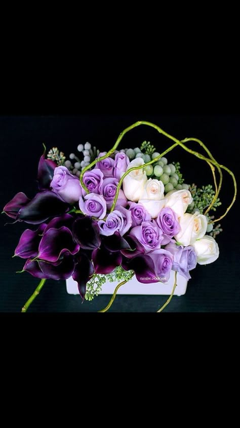 Modern White And Green Flower Arrangements, Purple Floral Arrangements, Flower Arrangements Ideas, Purple Flower Arrangements, Arreglos Ikebana, Contemporary Flower Arrangements, Orchid Flower Arrangements, Modern Floral Arrangements, Floral Art Arrangements