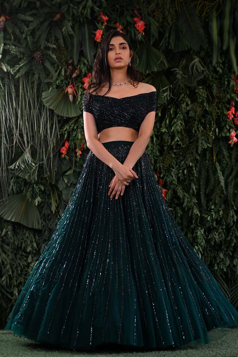 Lahnga Design Ideas Wedding, Leghana Design For Reception, Lahnga Design Ideas, Beautiful Dress Designs Indian, Black Dress For Engagement, Party Gowns Indian Weddings, Leghana Design, Lahenga Design Latest, Sangeet Night Outfit