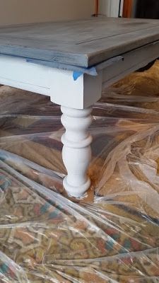 Little House on the Corner: Chalk Paint Coffee Table Makeover Two Tone Coffee Table Chalk Paint, Paint Coffee Table, Chalk Paint Coffee Table, Household Design, Coffee Table Redo, Paint Coffee, Chalk Paint Furniture Diy, Coffee Table Makeover, Painted Coffee Tables