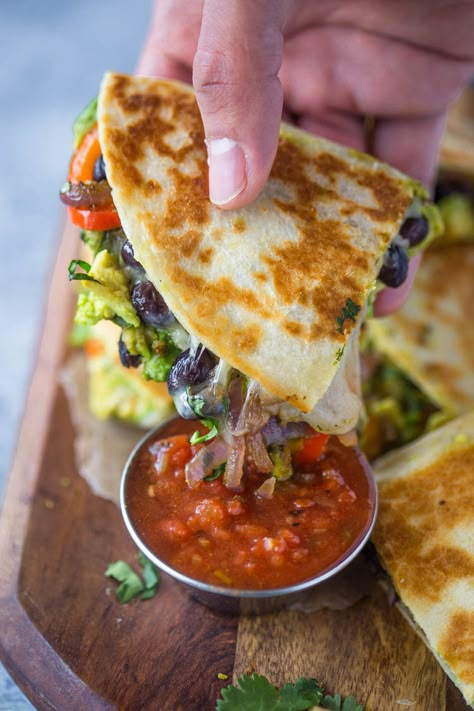 Avocado Black Bean Quesadillas | Gimme Delicious Crispy Quesadillas, Great Vegetarian Meals, Easy Recipes For Kids, Ww Lunch, Quesadilla Recipes Easy, Sandwich Healthy, Recipes For Chicken, Recipes For Lunch, Pepper Sandwich