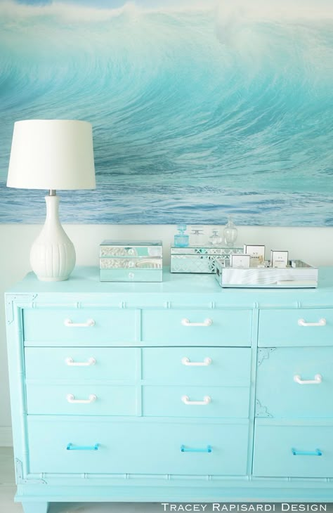 Bright Coastal Decor, South Beach Decor, Aqua Bedrooms, Beach Cottage Design, House Of Turquoise, Solana Beach, Deco Originale, Coastal Bedrooms, Beach Bedroom