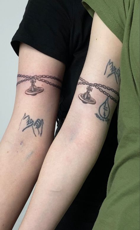 Tattoo couple nana Vivienne westwood Anime Aesthetic Tattoo Ideas, Matching Nana Tattoos, Super Unique Tattoos, Nana Tatoos, Nana Inspired Tattoos, Nana Anime Tattoo, Nana Tattoo Ideas, Vivienne Westwood Tattoo, Nana Tattoo