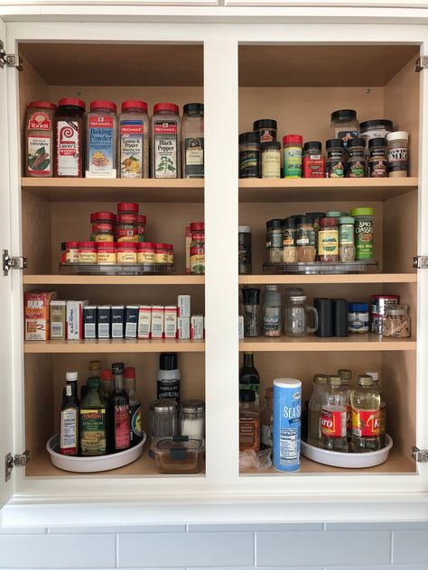 Cubbards Organization, Small Cabinet Spice Organization, Seasonings Organization, Seasoning Cabinet Organization, Seasoning Organization Cabinet, Spice Cabinet Organization Ideas, Organize Seasonings, How To Organize Spices In Cabinet, Kitchen Seasoning Organization