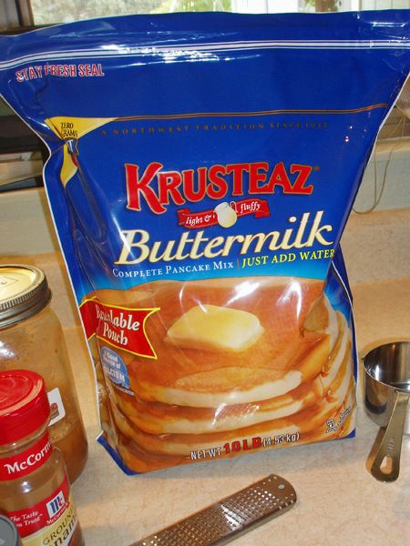 Muffins from Krusteaz Pancake mix - easy! Pancake Mix Muffins Recipe, Dried Cranberry Muffins, Krusteaz Pancake Mix Recipes, Krusteaz Pancakes, Krusteaz Recipes, Applesauce Muffin Recipe, Pancake Mix Uses, Pancake Mix Muffins, Krusteaz Pancake Mix