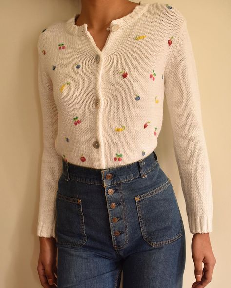 suki on Instagram: “(sold) Vintage embroidered cardigan with mother of pearl buttons. Size s. Cotton ramie blend. $58. Dm to purchase.” Cardigan Street Style, Theatrical Romantic, Embellished Cardigan, Embroidered Cardigan, Warm Spring, Cardigan Outfits, White Cardigan, Fashion 2018, Mother Of Pearl Buttons