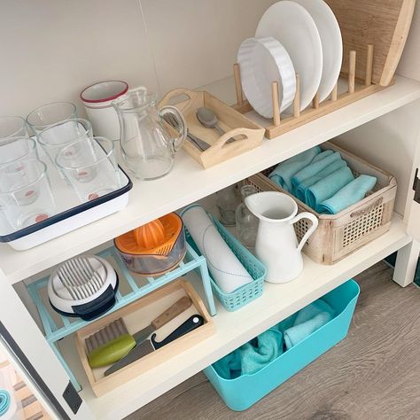 Montessori Weaning Table Set Up, Montessori Snack Table, Montessori Kitchen Setup, Montessori Food Station, Montessori Dining Room, Montessori Spaces At Home, Kids Functional Kitchen, Montessori Functional Kitchen, Montessori Ikea Kitchen