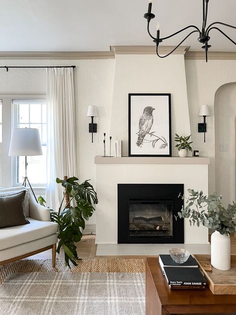 White Wall Dark Trim, White Room Beige Trim, Beige Walls And Trim, Beige Trim Interior, Greek Villa And Accessible Beige, Contrast Trim Living Room, White Walls With Beige Trim, White Walls With Cream Trim, White Walls Dark Trim