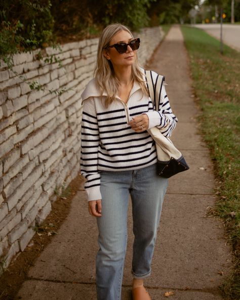 Comfy and Chic Fall Outfits | Busy Mom Outfits #momoutfits #comfyoutfits #falloutfits Preppy Mom Outfits, Mom Aesthetic Outfit, Busy Mom Outfits, Mom Style Fall, Preppy Mom, Mom Outfits Fall, Mom Fall, Look Put Together, Mommy Outfits