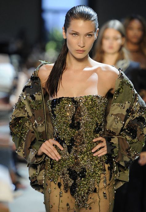 Bella Hadid Runway, Military Inspired Fashion, Army Look, Military Chic, Camouflage Fashion, Bella Hadid Style, Hadid Style, Army Fashion, Alexandre Vauthier