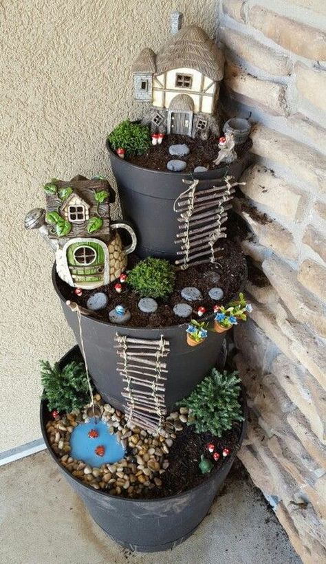 40 Fabulous DIY Fairy Garden Ideas 2017 Garden Ideas Homemade, Fairy Garden Pots, Fairies Garden, Flower Tower, Diy Flores, Fairy Garden Designs, Fleurs Diy, Fairy Garden Crafts, Garden Houses