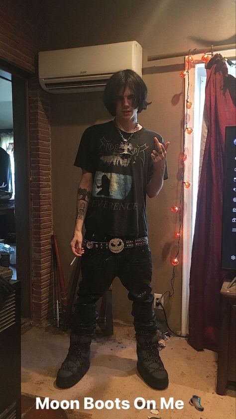 moon boots on him Haunted Mound Outfits, Sematary Outfit, Moon Boots Outfit Men, Sematary Grave Man, Moon Boots Outfit, Boots Outfit Men, Underground Rappers, Haunted Mound, Moon Boot