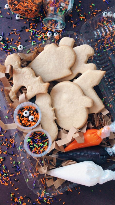 Galletas de mantequilla para decorar Halloween Bakes, Insta Tips, Cookie Decorating Kit, Cookie Bites, Ideas Cumpleaños, Halloween Food Treats, Halloween Kit, Cookie Kit, Halloween Dinner