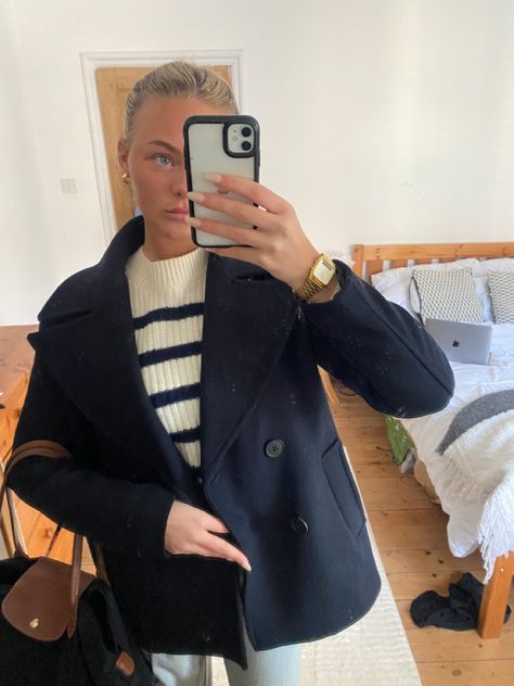 Navy Coat Outfits For Women, Navy Jacket Outfit Winter, Navy Blue Jacket Outfit, Navy Blue Coat Outfit, Stockholm Winter, Trenchcoat Style, Navy Blue Fashion, Mantel Outfit, My Future Husband