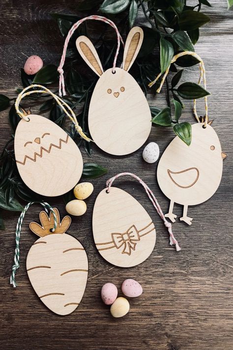 Set of 5 Easter decorations / Easter hanging ornaments made from high quality 3mm poplar plywood. The set contains one of each tag design including Easter Eggs, Easter Chicks and Carrot with decorative cotton string attached (multi colour). The smooth finish is perfect for staining, painting or decorating. Can also be used for Easter table decorations, home spring decor or as part of an Easter table centrepiece. Easter Laser Ideas, Table Decorations Home, Easter Feast, Easter Tree Ornaments, Easter Crafts For Adults, Easter Ornaments, Poplar Plywood, Easter Garland, Easter Table Settings