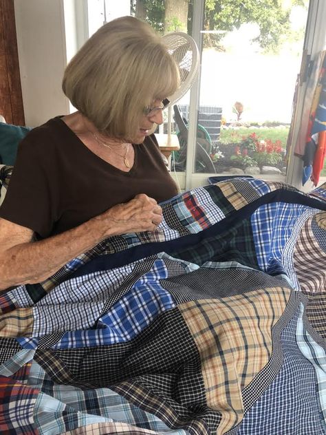 Plaid Button Down Shirt Quilt Blanket | Maiden Jane Jean Quilt Ideas, Flannel Quilt Patterns, Memory Pillow From Shirt, Homemade Shirts, Blue Jean Quilts, Grandparents Shirt, Quilt Shirt, Quilt Blocks Easy, Modern Quilting Designs