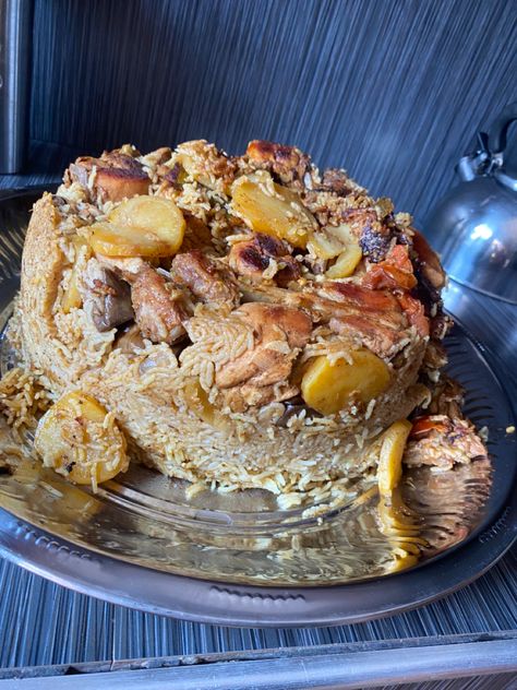 Maqlouba Recipe, Jordanian Recipes, Arabian Rice, Saudi Arabian Food, Saudi Food, Arabian Recipes, Arabic Dishes, Pumpkin Vibes, Arab Food