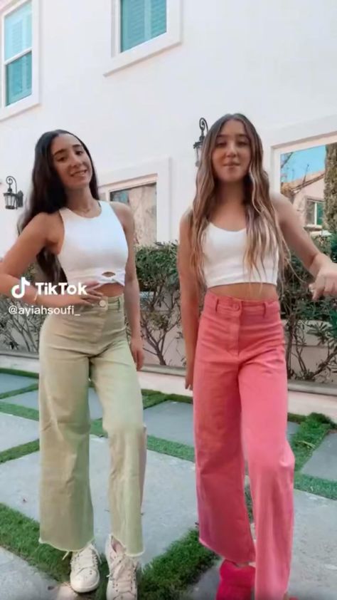 Popular Tik Tok Videos Dances 2023, Popular Outfits 2023, Popular Tiktok Dance Videos, Best Friend Challenges, Dancer Workout, Preppy Lifestyle, Dance Like This, Tracksuit Pants, Dance Music Videos