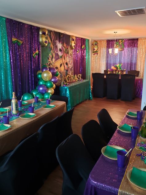 Mardi Gras Dance Theme, Mardi Gras Birthday Party Ideas, Mardi Gras Party Decor, Madi Gras Party, Mardi Gras Aesthetic, Mardi Gras Theme Party, Masquerade Centerpieces, 40th Party Ideas, Masquerade Decorations