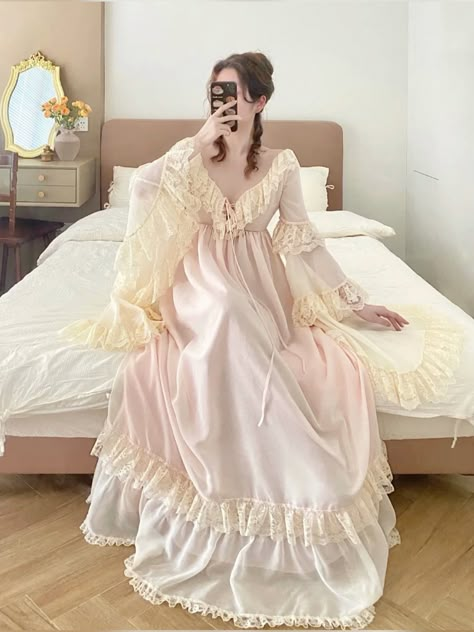 D：gudonghezi Princess Aesthetic Nightgown, Pink Royal Dress, Royal Nightgown, Princess Dress Ideas, Ciel Black Butler, Aesthetics Pink, Princess Nightgowns, Victorian Era Dresses, Night Gown Dress