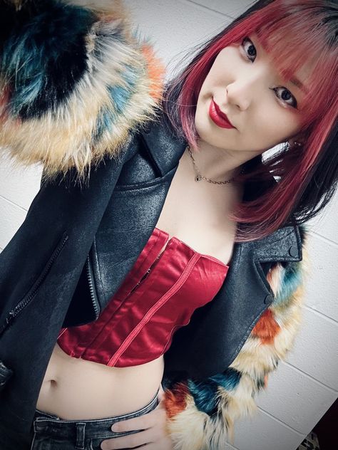 Hikaru Shida, Wrestling Stars, Women's Wrestling, Professional Wrestler, Female Wrestlers, Wwe Divas, Pro Wrestling, Wwe, Fur Coat