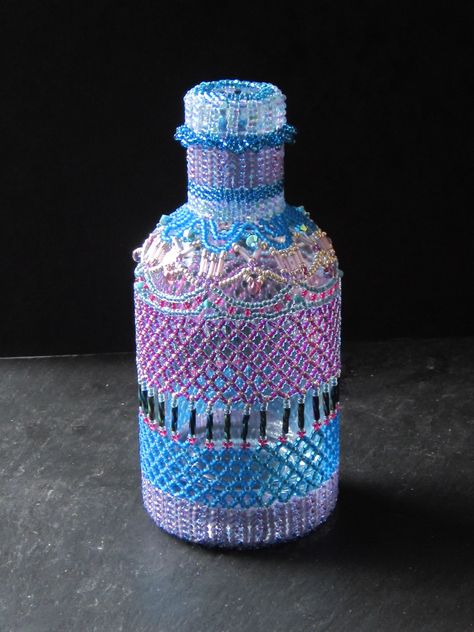 3d Seed Bead, Beaded Bottles, Beaded Vase, Mosaic Bottles, Beaded Decor, Bead Bottle, Seed Bead Art, Beaded Projects, Seed Bead Projects