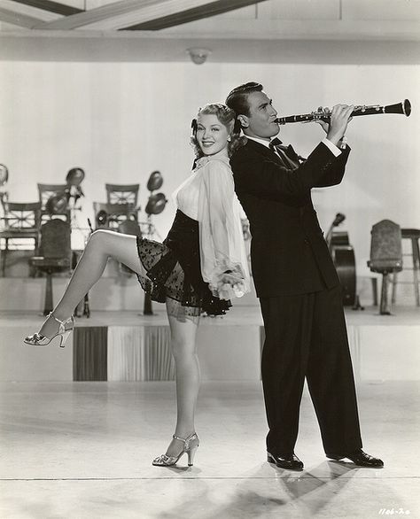 Lana Turner and Artie Shaw in the film "Dancing Co-Ed", 1939. Artie Shaw, Film Dance, Hollywood Golden Era, Vintage Hollywood Glamour, Lana Turner, White Pictures, Old Hollywood Stars, Actrices Hollywood, Hollywood Legends