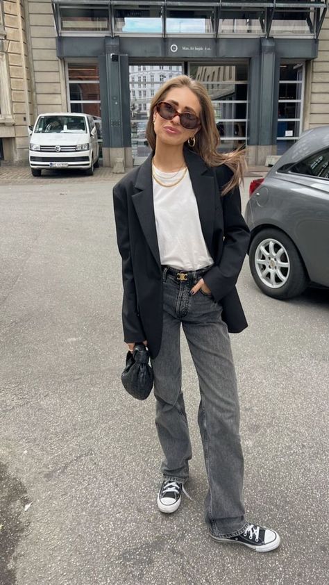 Business University Outfit, Fall University Outfits, University Aesthetic Outfit, Grey Converse Outfit, Long Sleeve Outfit Ideas, Sleeve Outfit Ideas, Outfit Giorno, Converse Outfit Ideas, Platform Converse Outfit