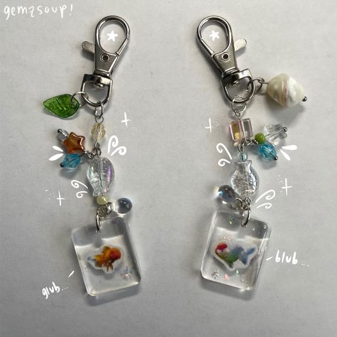 fishy keychainss Japanese Keychain Aesthetic, Japanese Phone Charm Aesthetic, Goldfish Keychain, Fish Keychains, Sea Creature Keychain, Fish Keychain, Emo Accessories, Pearl Crafts, Fish In A Bag