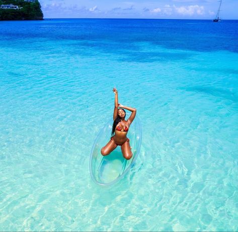 Clear Boat Photoshoot Turks, Turks And Caicos Aesthetic Girl, Turks And Caicos Boat Pictures, Clear Kayak Photoshoot Couple, Glass Boat Photoshoot, Turks And Caicos Clear Kayak, Kayak Photoshoot Ideas, Clear Kayak Photoshoot Ideas, Kayak Poses Photo Ideas