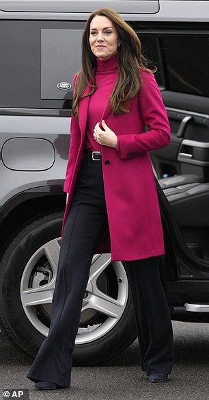 Princess Kate Style, Kate Middleton Style Outfits, Looks Kate Middleton, Kate Middleton Outfits, Middleton Style, Kate Middleton Style, Stylish Work Outfits, Family Fashion, Red Coat